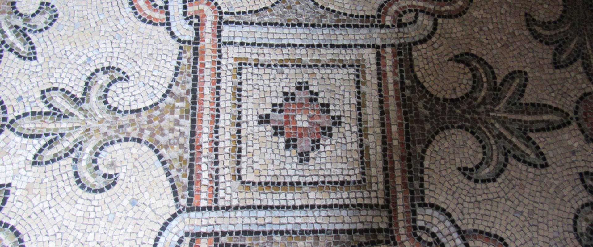 Particolare del pavimento della Basilica foto di Lorenza Tuccio